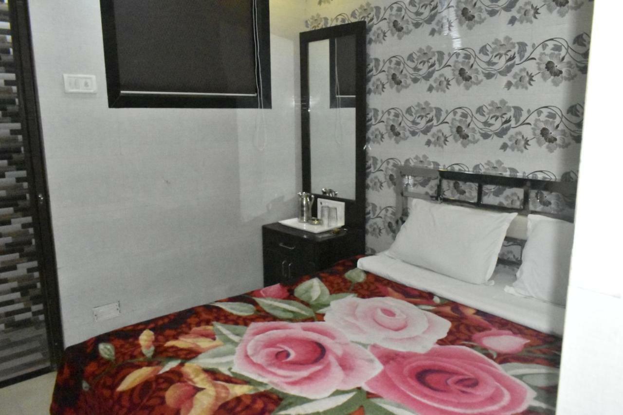 מומביי Hotel Zam Zam Palace מראה חיצוני תמונה
